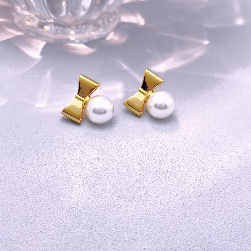 

Cute And Sweet Bow Stud Earrings Are Fashionable, Light Luxury, Simple Atmosphere, Versatile And Advanced золотой
