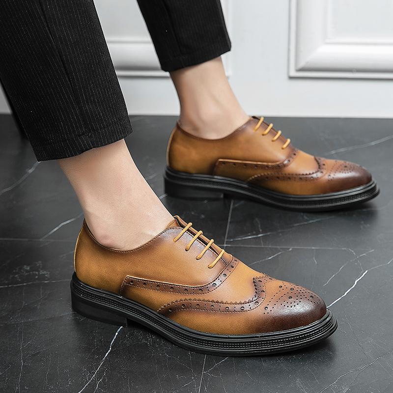 2024 Brogue Formal Shoes Men Dress Leather Shoes Fashion Men Lace Up Flats Shoes Genuine Retro Pointed Toe Oxford Male Footwear