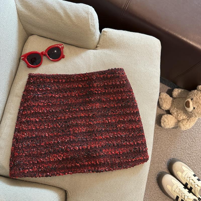 

Elegant A-line Black Tweed Skirt with Red and Coffee Accents for Autumn/Winter S червоний