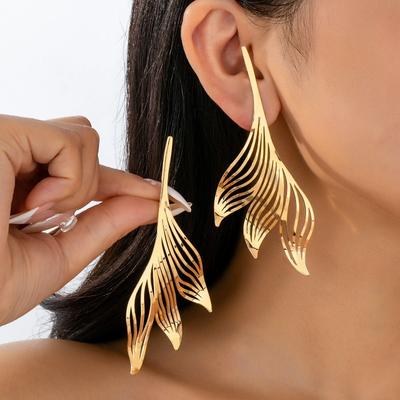 Personalized and Creative Special-shaped Hollow Leaf Earrings Are Suitable for Women's Vacation Parties