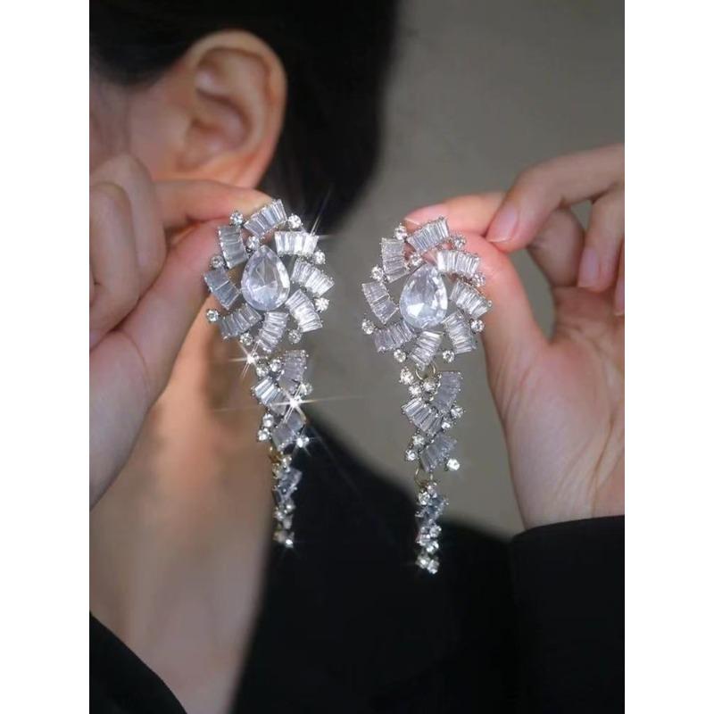 European and American Silver Needle Full Diamond Irregular Earrings Exquisite Luxury Design Earrings Niche Versatile Earrings