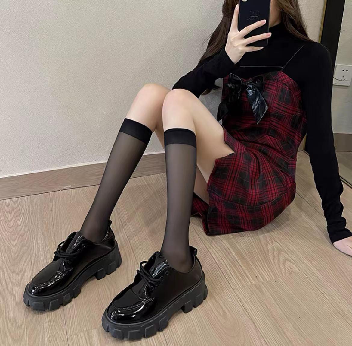 

Красный край Сексуальные чулки-ботфорты выше колена - Тонкий черный шелк, Дизайн в тон для женщин One Size чёрный