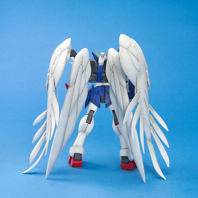 Bandai MG Wing Gundam Zero Custom (Endless Waltz) 1/100 Scale Model Kit