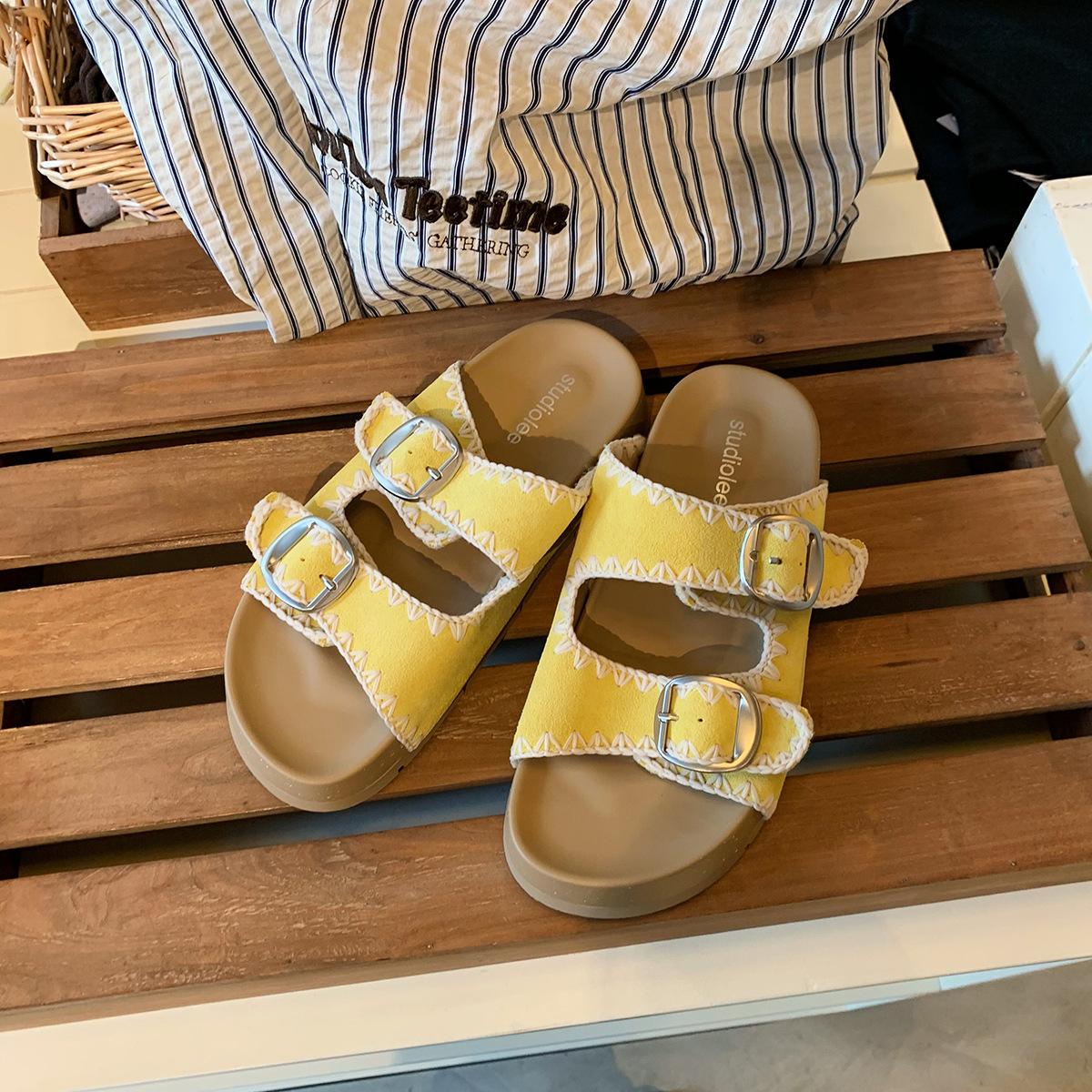 

Grape mother, the same style, covering the meat and showing thinness, embroidered double belt buckle, one-word slippers, round head, versatile, lazy, 40 жёлтый