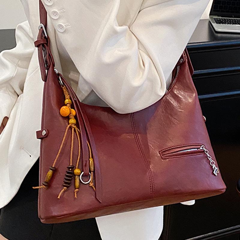 Niche Bag Women's Large Capacity Autumn New Retro Shoulder Armpit Bag Casual Commuter Small Square Bag
