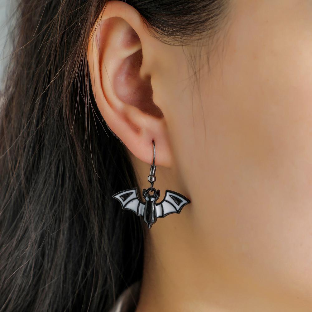 1 Pair of Women's Earrings Retro Style Bat-shape Halloween Earrings
