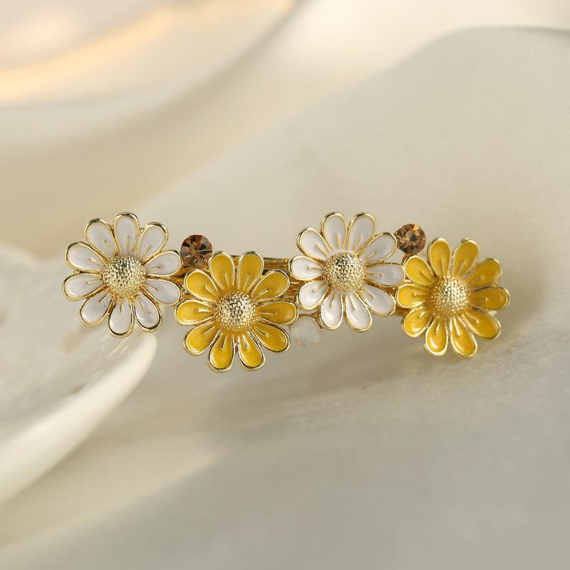 Korean Style Colorful Daisy Hair Clip - Trendy and Elegant for Women