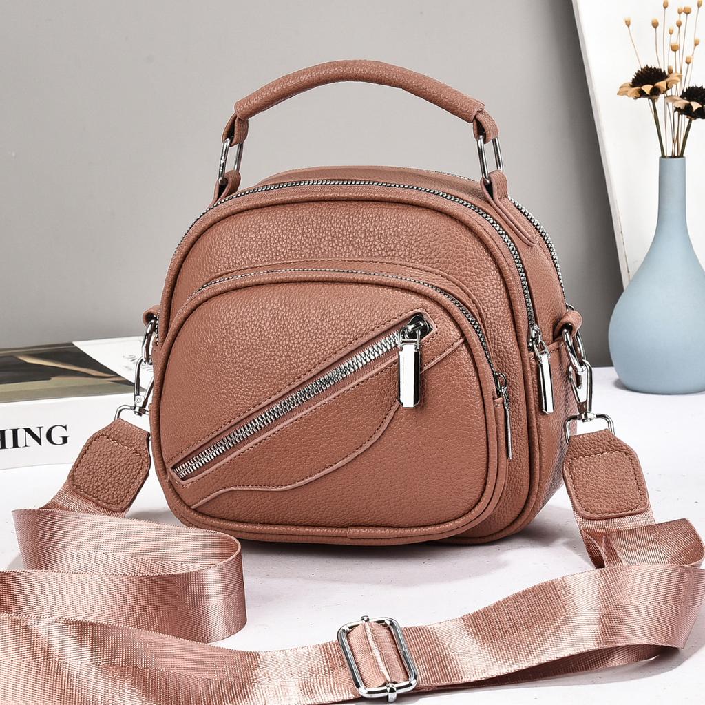 Bag Women's 2026 New Fashion Versatile Messenger Bag Practical Super Fire Small Bag