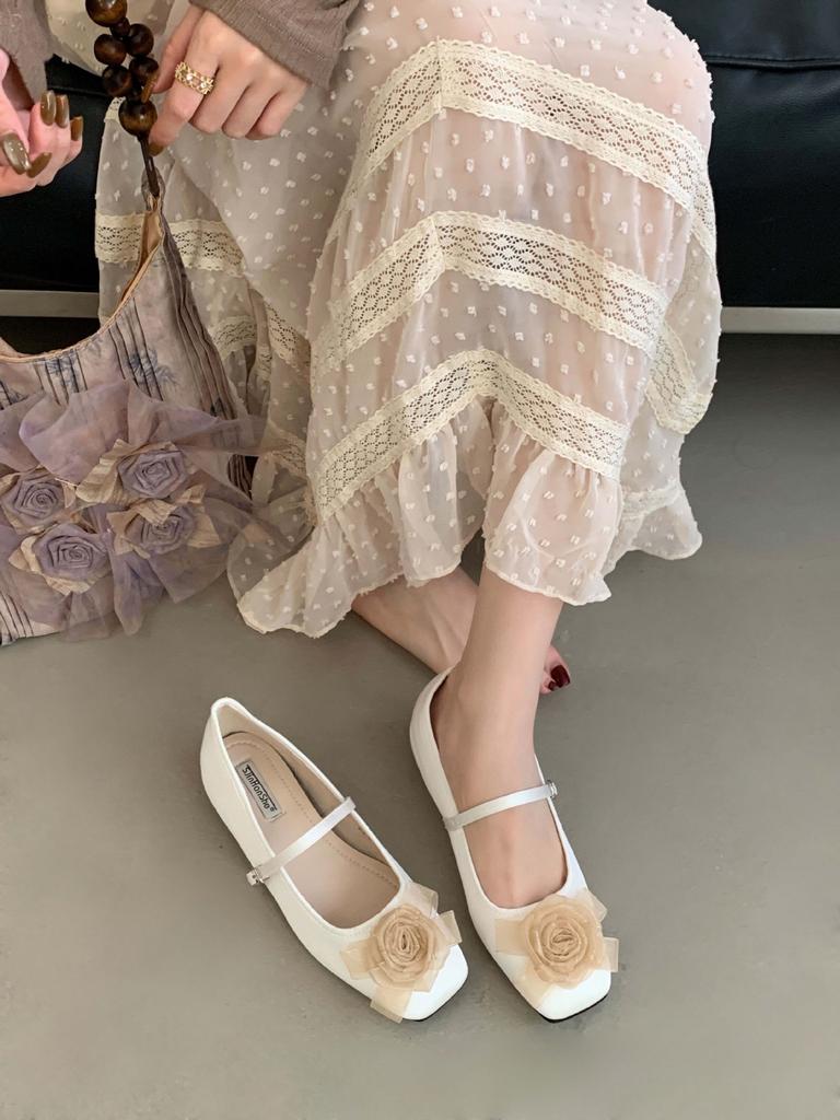 2025 early autumn new Korean version temperament camellia model one-word with square head soft sole inner height increase single shoe