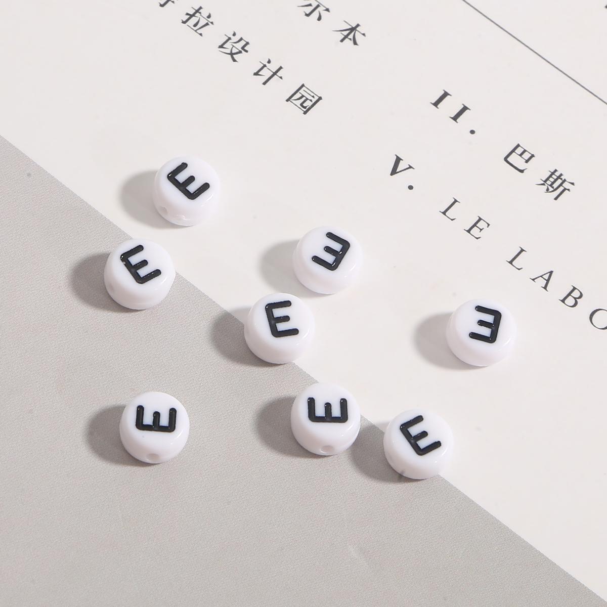 

100 шт. бусины с буквами, круглые бусины с буквами алфавита, акриловые бусины, сделай сам, изготовление ювелирных изделий, браслет, ожерелье, аксессуары E белый/чёрный