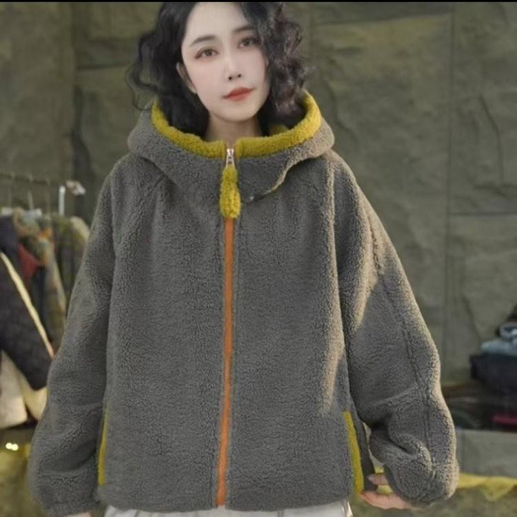Winter 2026 Fashion: Color Block Fleece-Lined Hooded Jacket