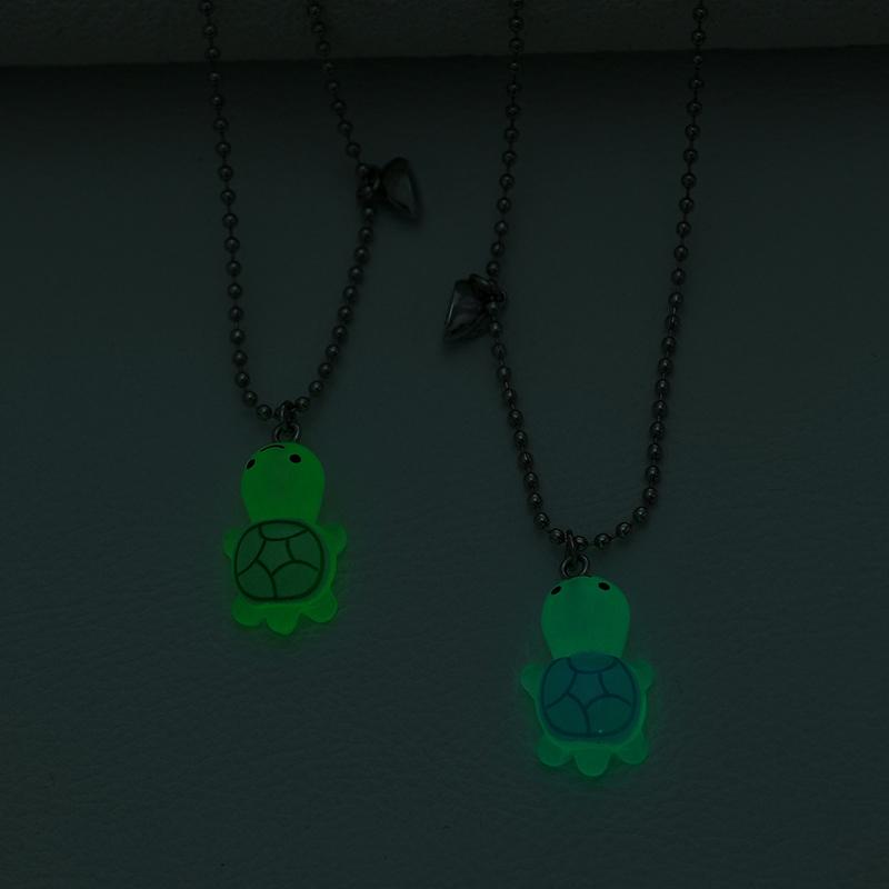 1 Paire Mignonne Lumineuse Tortue Cœur Pendentif Magnétique Collier Pour Femmes Hommes Collier Couple Bijoux Cadeau de Fête