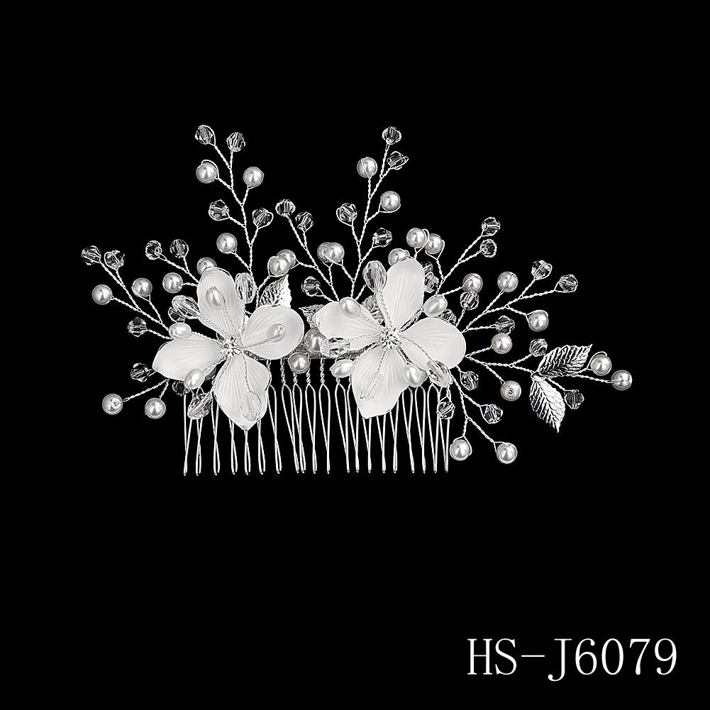 Handgefertigter Braut-Haarkamm mit Perlen, Strass und Blumen mit Blättern