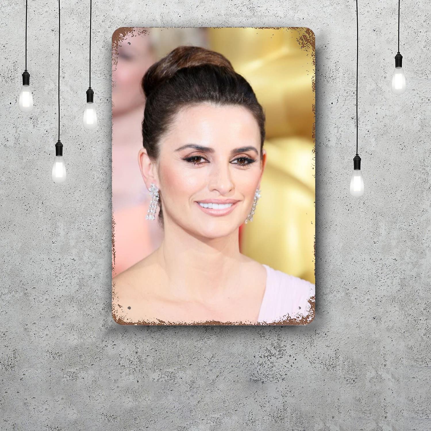 

penelope cruz Vintage Metal Tin Signs Posters Decor Retro Metal Plaque Wall Art Decor for Garage Bar 20x30cm（7.8x11.8inch）