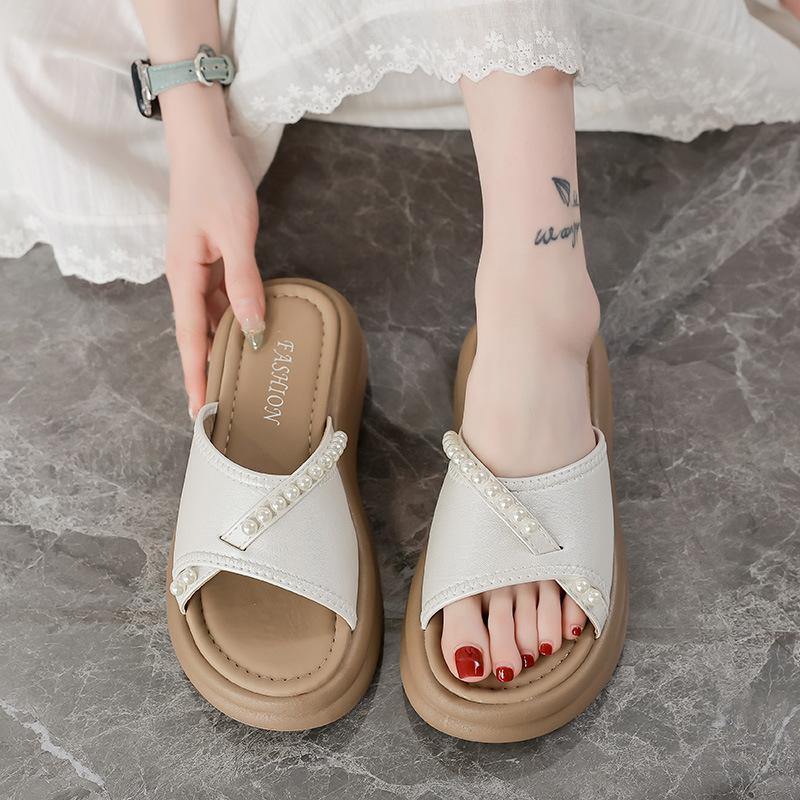 Thick-bottomed heightening cool slippers women's new outer wear in summer 2025 with skirts, small fragrant French rhinestone cool slippers