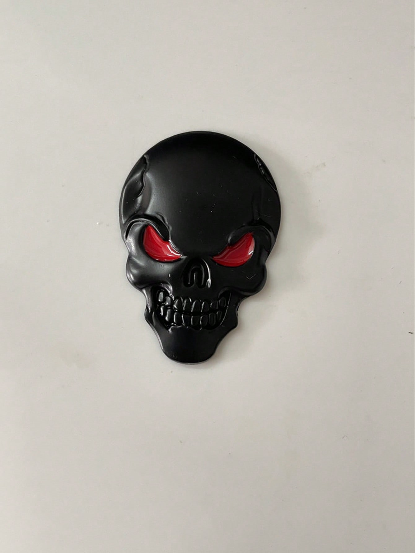 

1Pc Avant-Garde Gothic Skull Metal Car Badge - Black with Red Luminous Eyes, Durable Metal Emblem Sticker чёрный