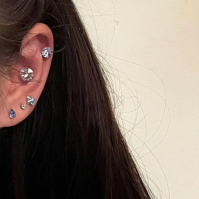 Sparkling Dopamine Magnetic Ear Cuff: Stylish, Sweet, and Versatile Cartilage Clip.
