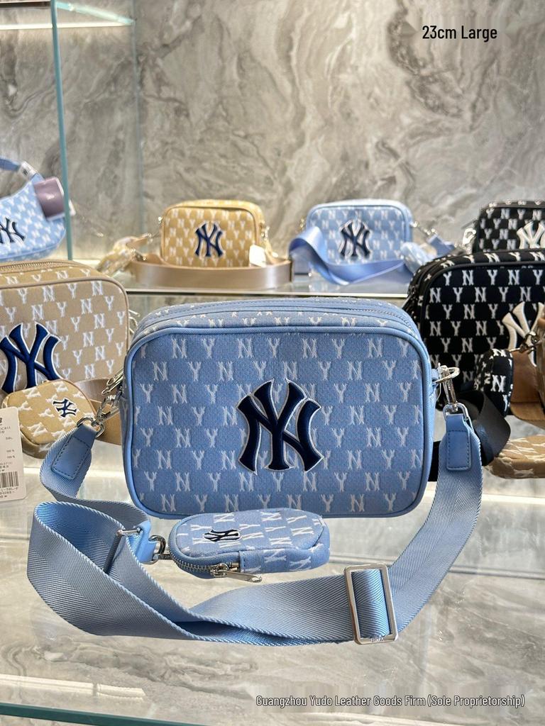 Borsa a tracolla per fotocamera MLB in tela con stampa floreale vintage NY