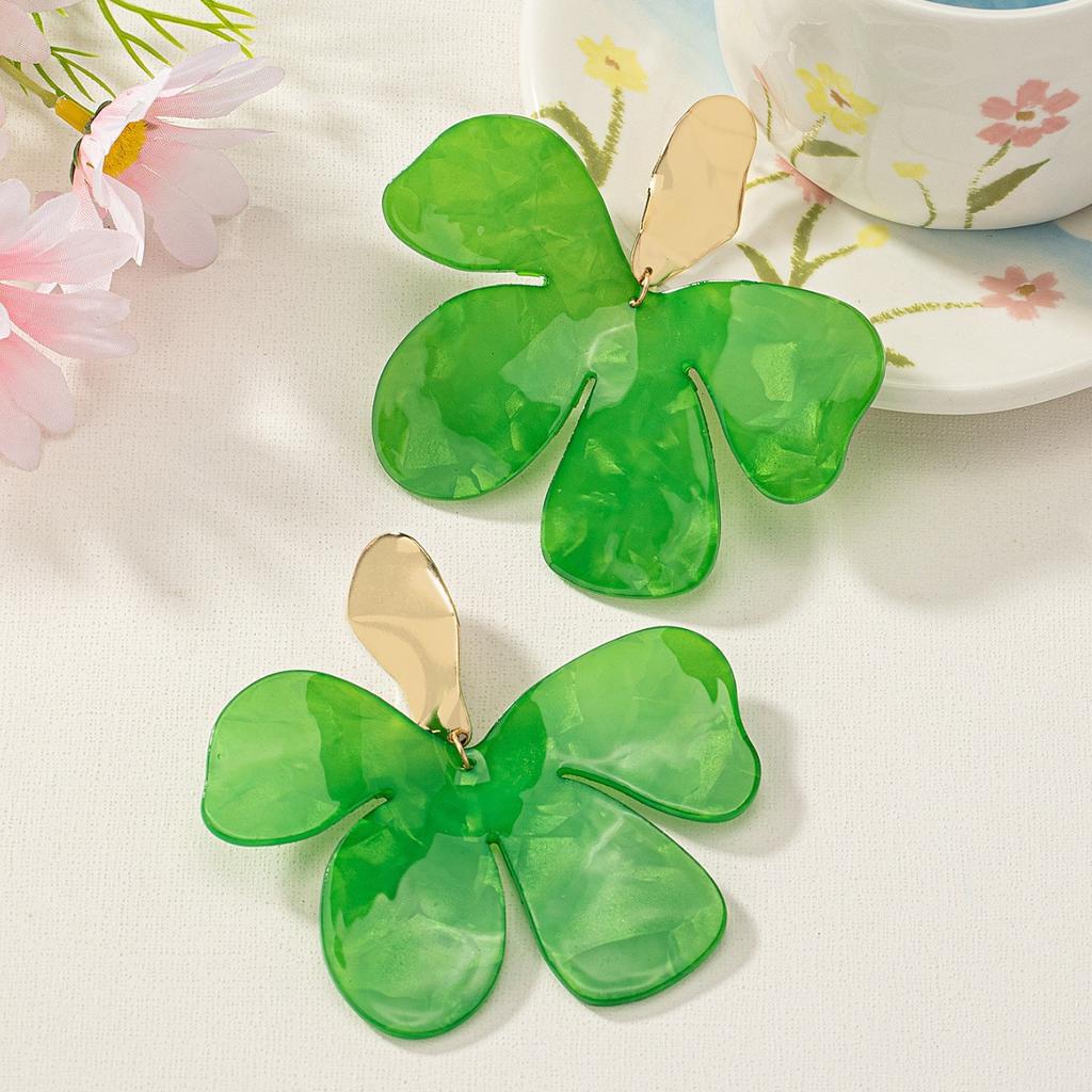 Grandes boucles d'oreilles puces fleurs, petite touche fraîche et haut de gamme d'un tempérament exquis et élégant, pour participer à des banquets et des réunions