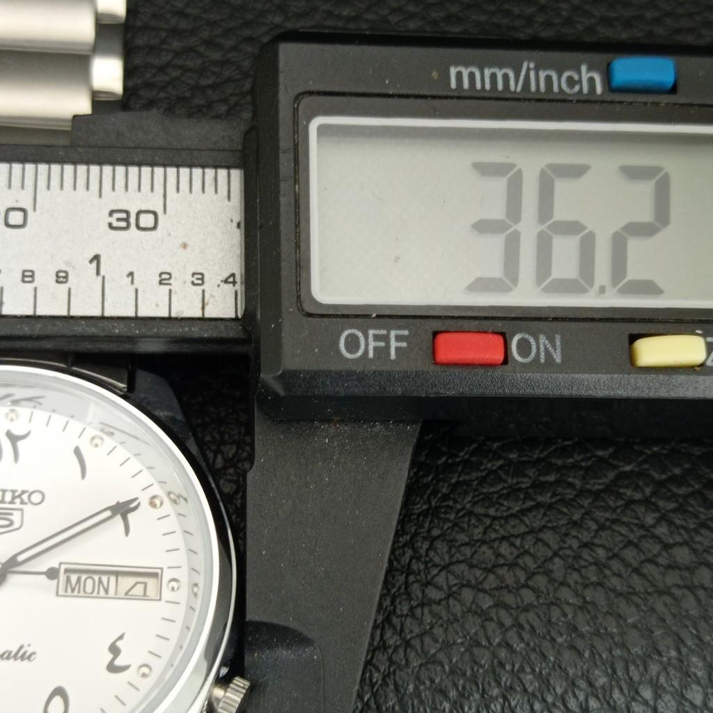 JAPAN VINTAGE REFURBISHED SEIKO 5 AUTOMATIC MENS WHITE DIAL WATCH a446170-1