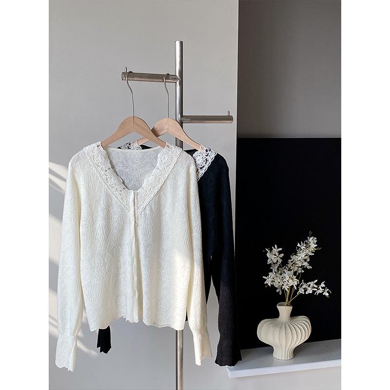 

Jiangzuo Black Label French Lace V-Neck Cardigan with Wool 99399 One Size