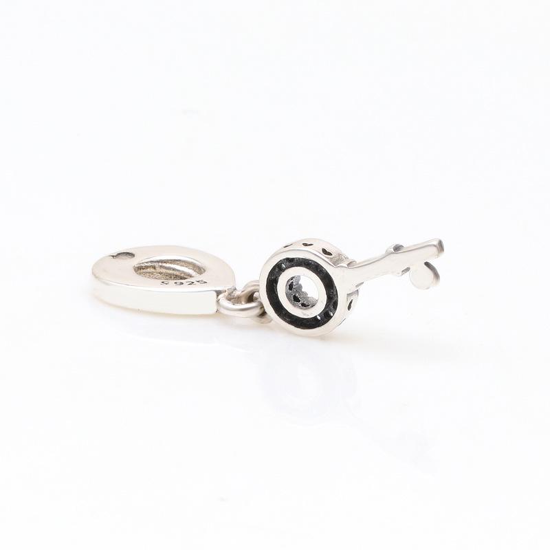 S925 Sterling Silver Key Charm Necklace Pendant with Diamond Inlay – Fashionable Jewelry Gift for Women