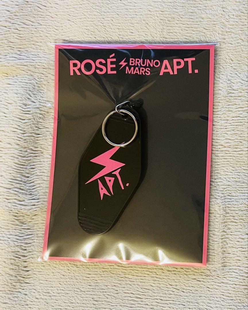

[USED] ROSÉ [ROSIE] APT KEYCHAIN