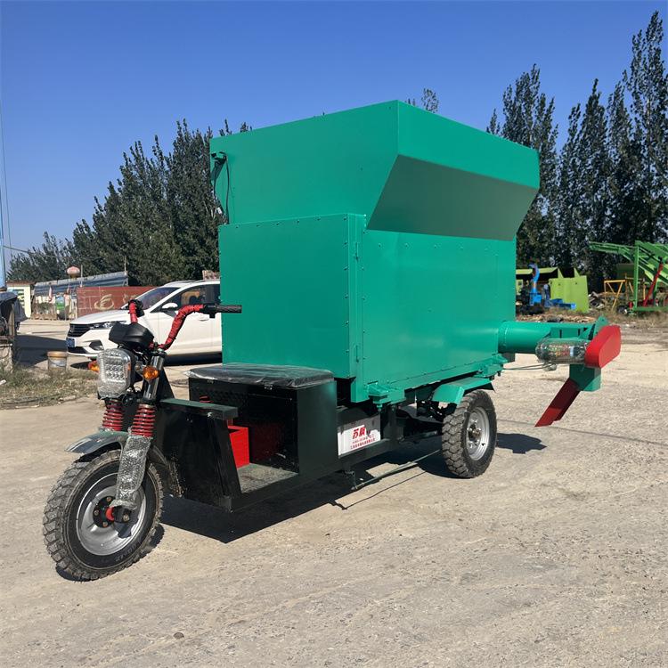 3m³ Electronic Cattle & Sheep Feed Spreader with Scraper for Pasture
