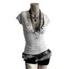 Top Estivo Gotico 2025 Bianco a Coste Scollo a V Manica Corta con Dettagli Borchie per Donna