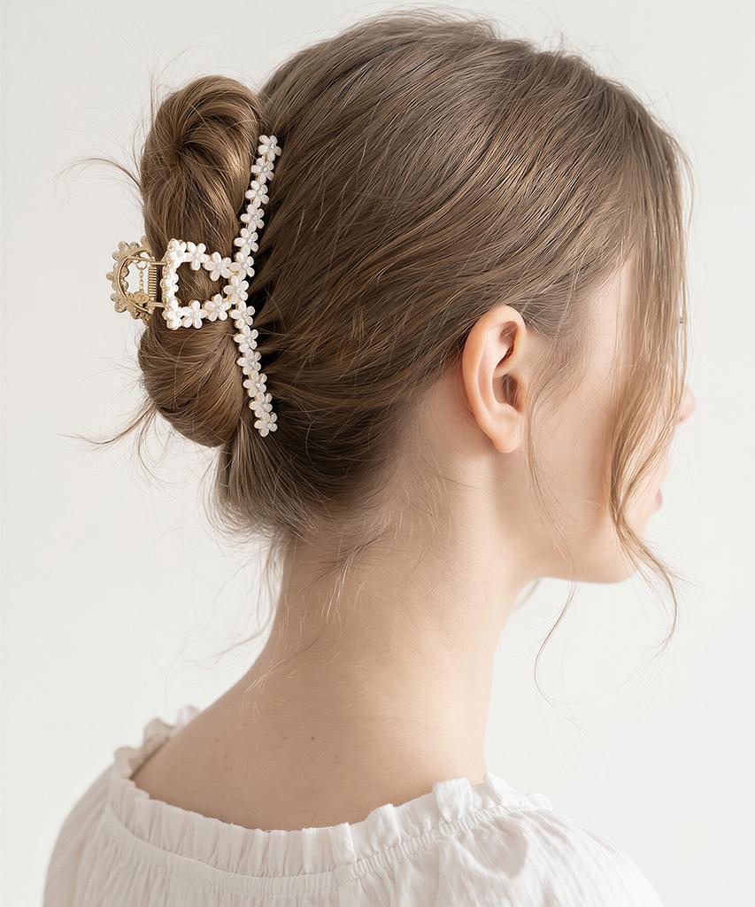Dieuamour Blanc Floral Cubic Hair Clip