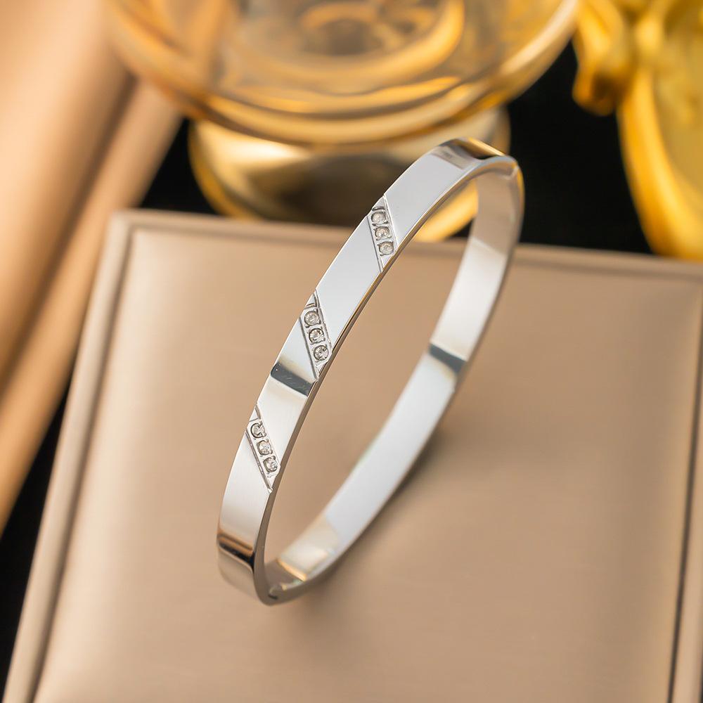 Europe And the United States Hot Selling Stainless Steel Braceelet Gold Zircon Inlaid Stainless  Bangles for Womem  Gift