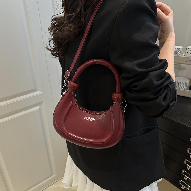 Niche Design Sense Retro Fashion Portable Small Bag Women 2025 Spring New Maillard Shoulder Armpit Bag