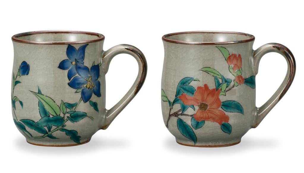 Kutani Ware Iwataya Pair of Mugs with Flower Pattern AP7-0862