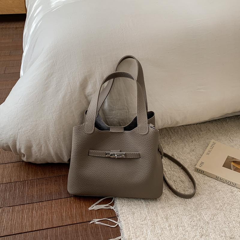 Trend Simple Portable Bucket Bag Women's Winter New Fashion High Value Casual Fashion Messenger Bag