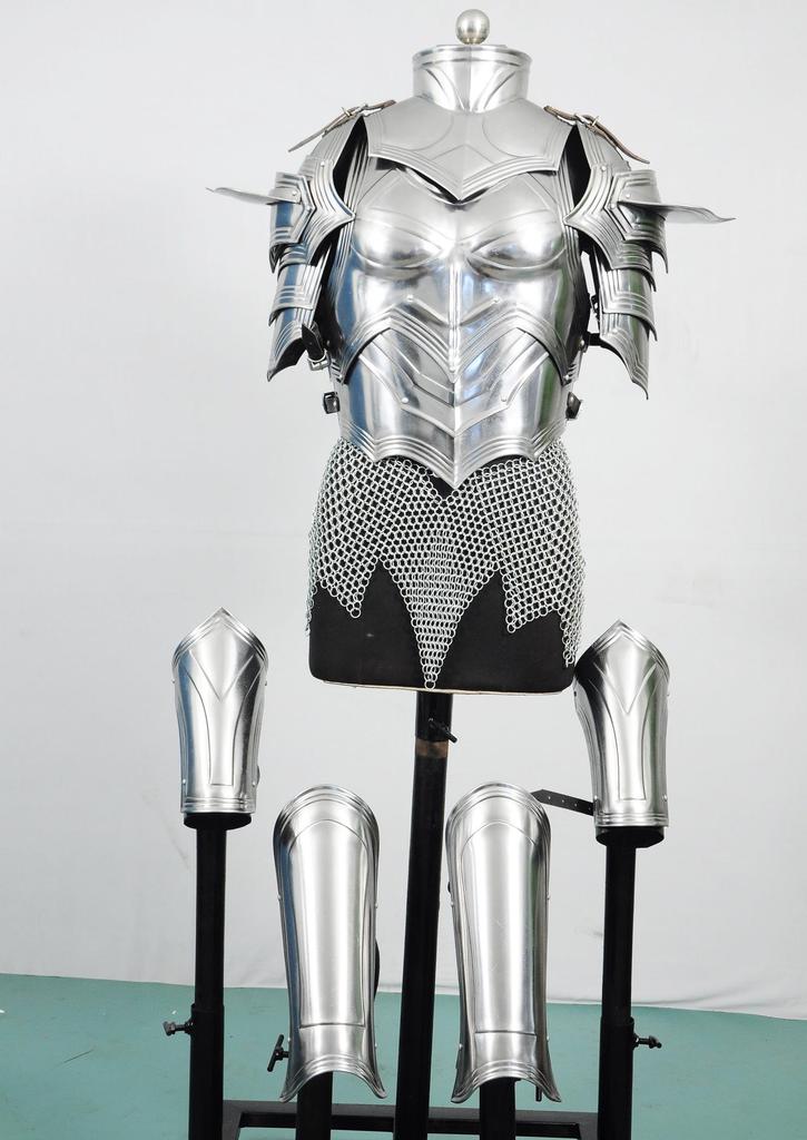 Women's 18 Gauge Steel Cuirass Armor with Gorget & Pauldrons Medieval Costume Set