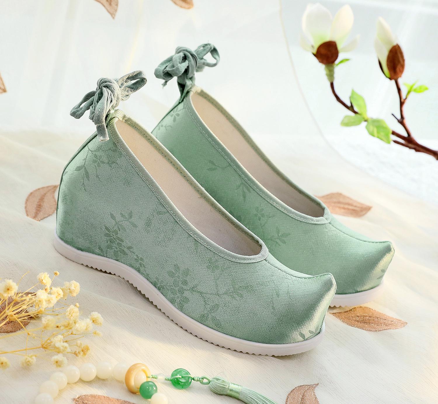 

Женские туфли ханьфу из парчи — жаккардовые туфли с круглым носком и резиновой подошвой в древнекитайском стиле 36