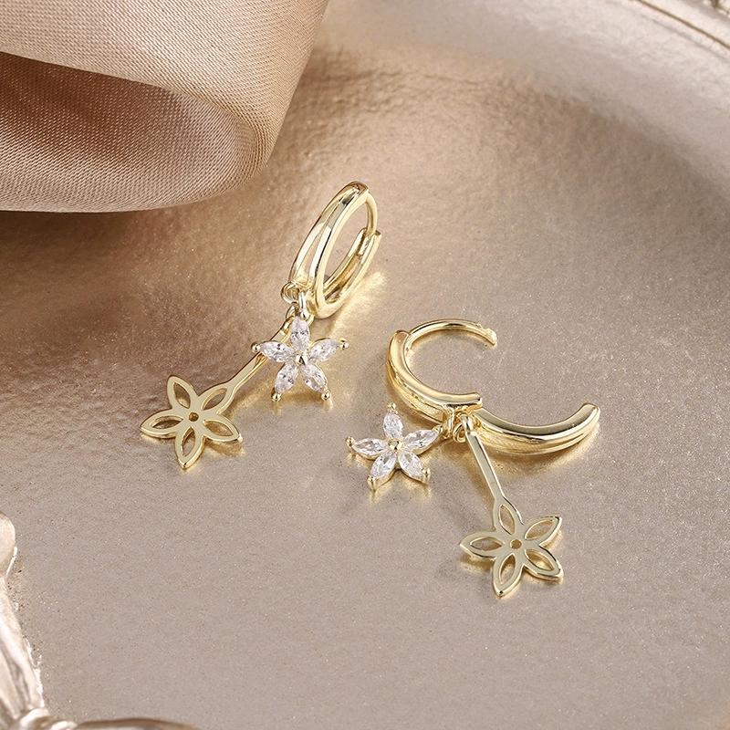 Minimalistische Hohl-Weiße Zirkon-Sternblumen-Creolen für Damen, Vintage-Goldfarbe, Ohrbügel, Hochzeits Schmuck, Valentinstagsgeschenk