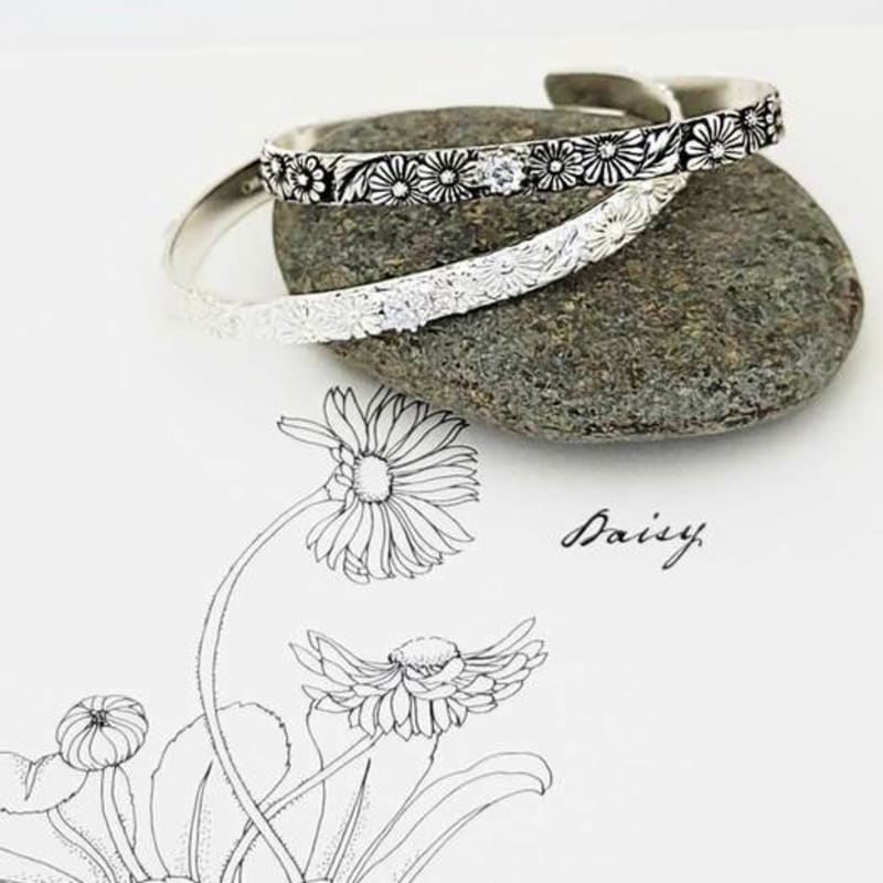 

Ollia Daisy 925 Silver Bangle Bracelet oil painting