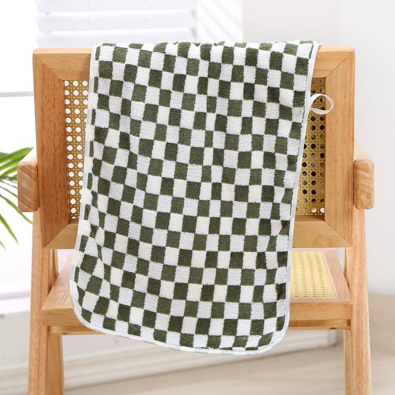 Coral Fleece Bath Towel, Thickened and Enlarged 90 * 170, Covering The Body. Adult Quick Drying and Absorbent Swimming Gift Bath Towel