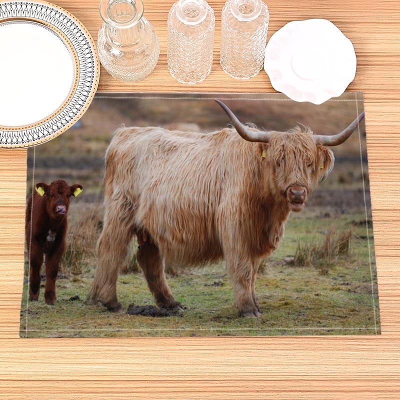 Highland Cow Placemat Cotton Linen Fabric Table Mats Family Dinner Tableware Kitchen Size 30X45cmTable Mat