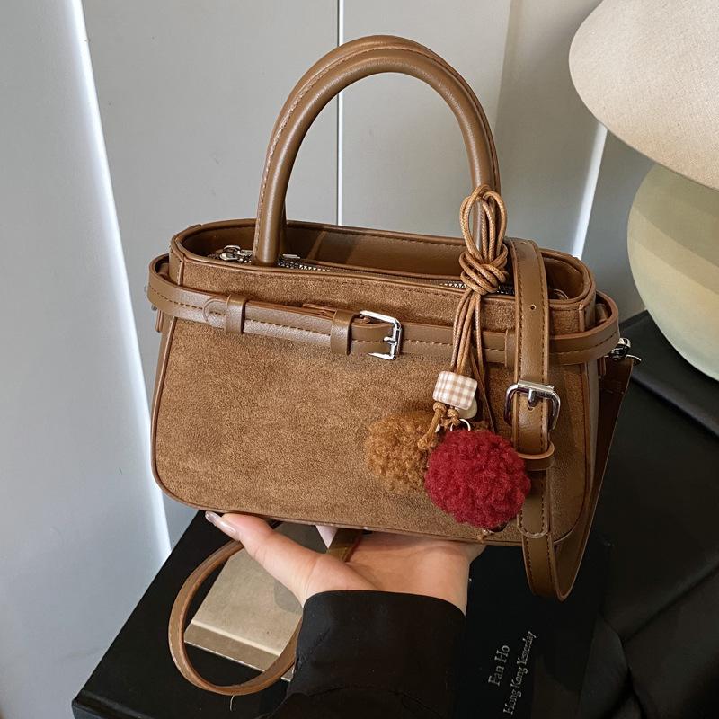 This year's popular small bag women's autumn and winter 2025 new matte retro messenger bag casual portable bucket bag