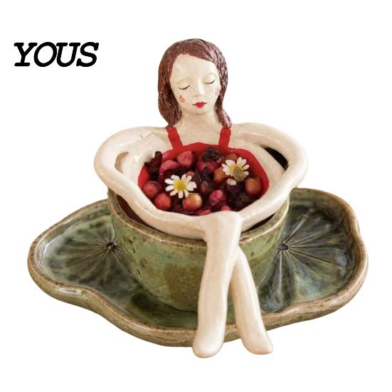 Unique Tea Steeper for Loose Bathing Girl Infuser Leaf Tea, Fine Mesh Strainer, Creative Resin Compact Office Sitting Figure Filter Cups and
