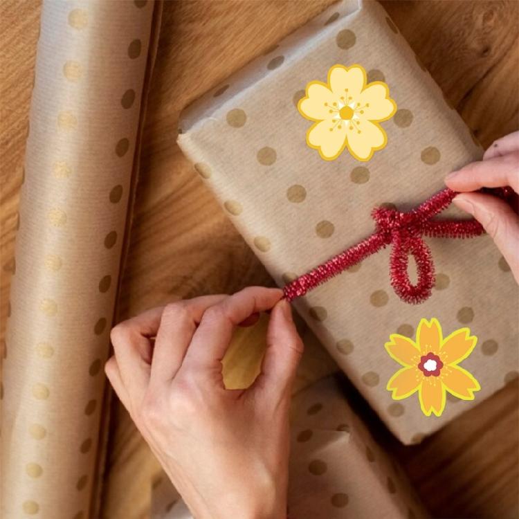 500Pcs Sealing Sticker Self-Adhesive Wrapping Labels 1.5Inch Flower Decorative Sticker for Packaging Wrapping