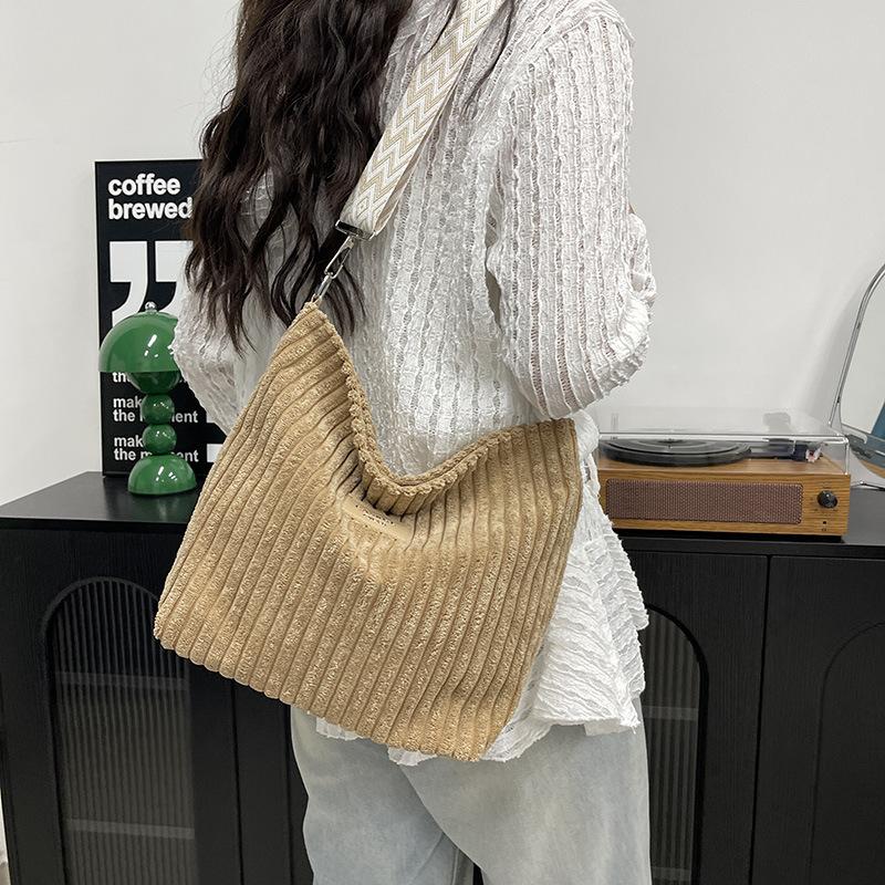Casual Corduroy Crossbody Bag Large Capacity Commuter Women'S Tote Bag Simple  Single Shoulder Bag