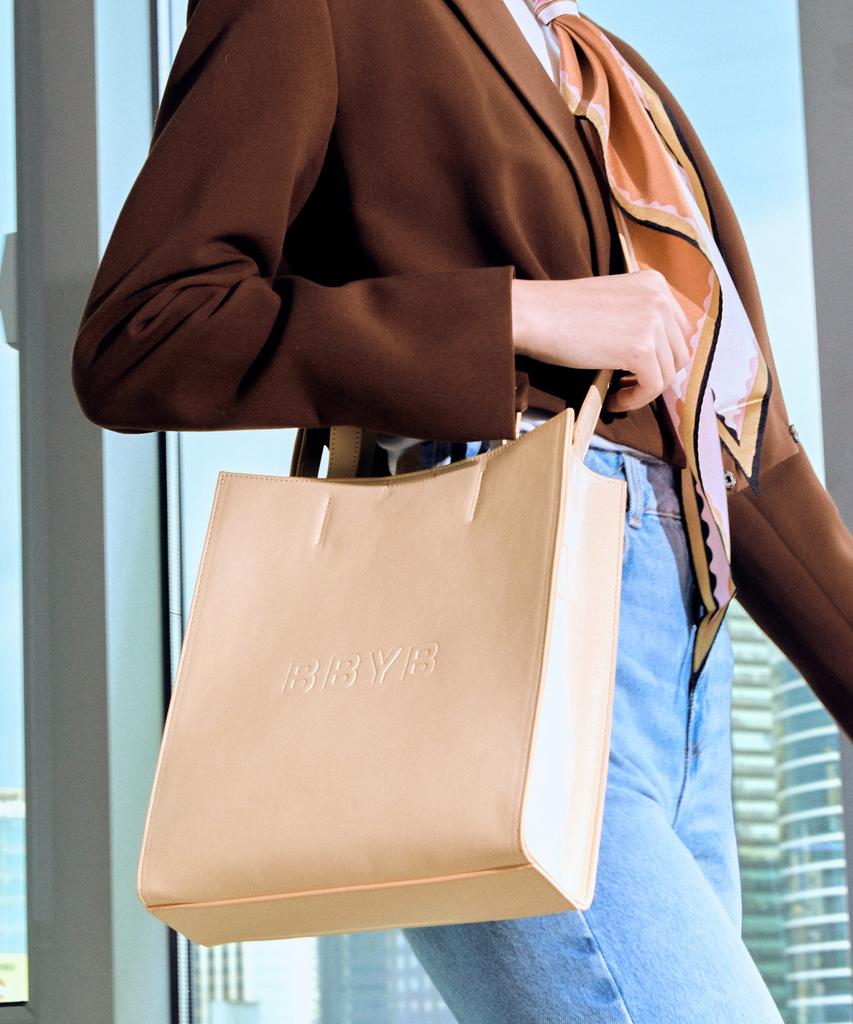 Bbyb Knob Unisex Medium Tote Bag (Crinkled Cream)