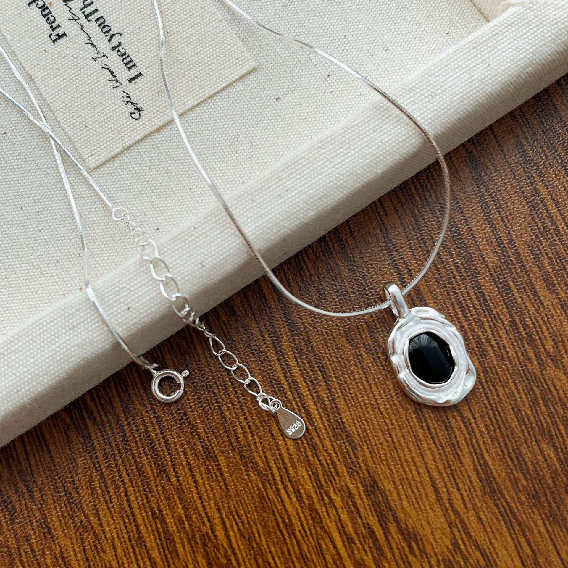 Personalized fashionable S925 silver elongated stone necklace irregular oval black agate lava pendant snake bone chain 925 sterling silver