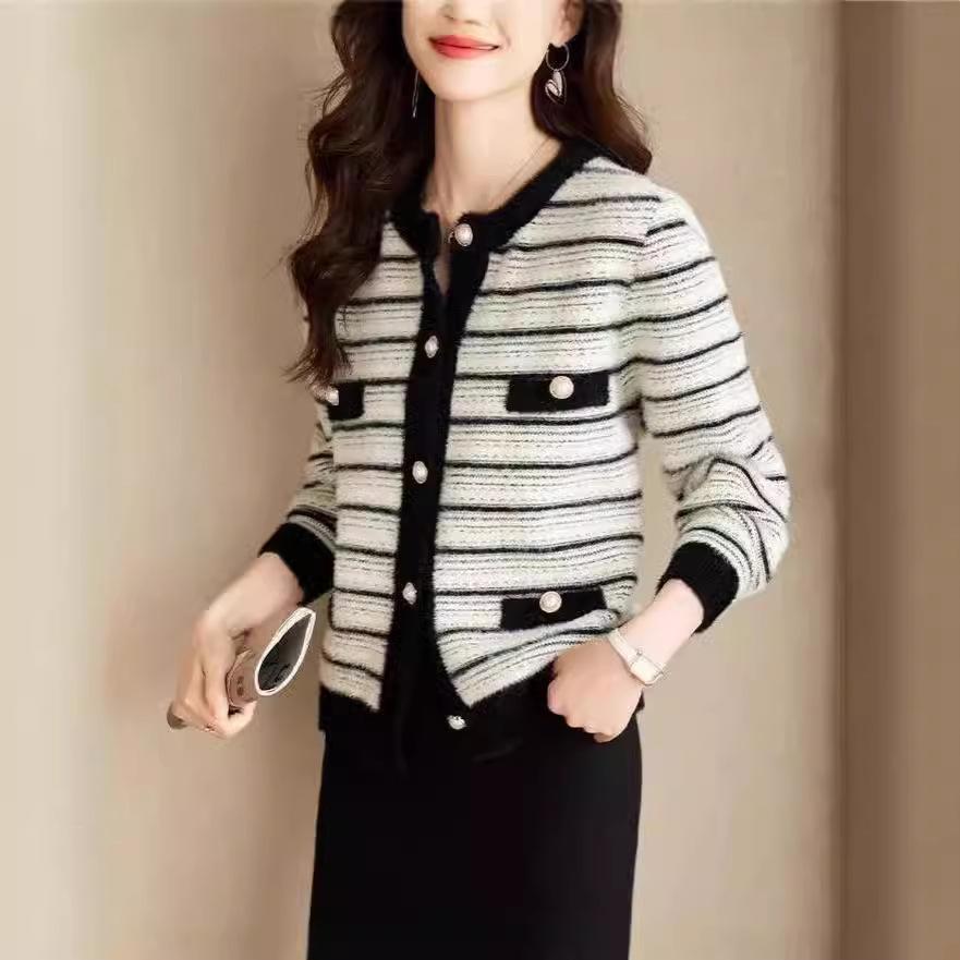 

French black and white striped small fragrant jacket fashionable foreign fake pocket imitation mink fleece sweater women s autumn and winter 47-302 (average size) чорний