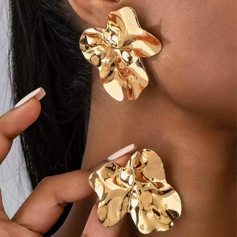 Female Fashion Folding Geometric Petal Earrings