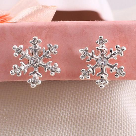 

Korean Alloy Snowflake Pearl Earrings and Ear Cuffs for Women Gold Ear Clip