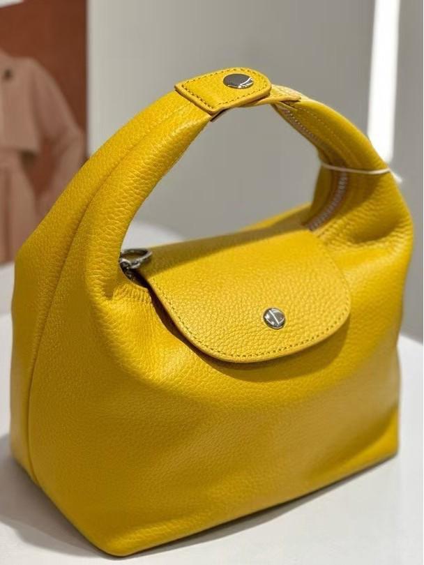Women's 2025 Genuine Leather Dumpling Bag - Fashionable Versatile Tote with High-End Design and Large Capacity